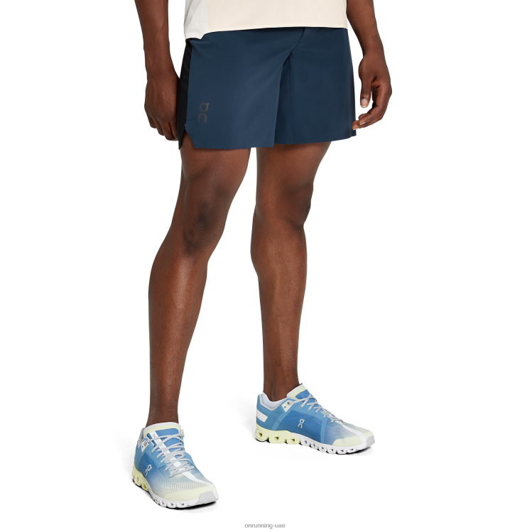 On Running رجال شورت خفيف الوزن DH2TH620 البحرية / الأسود